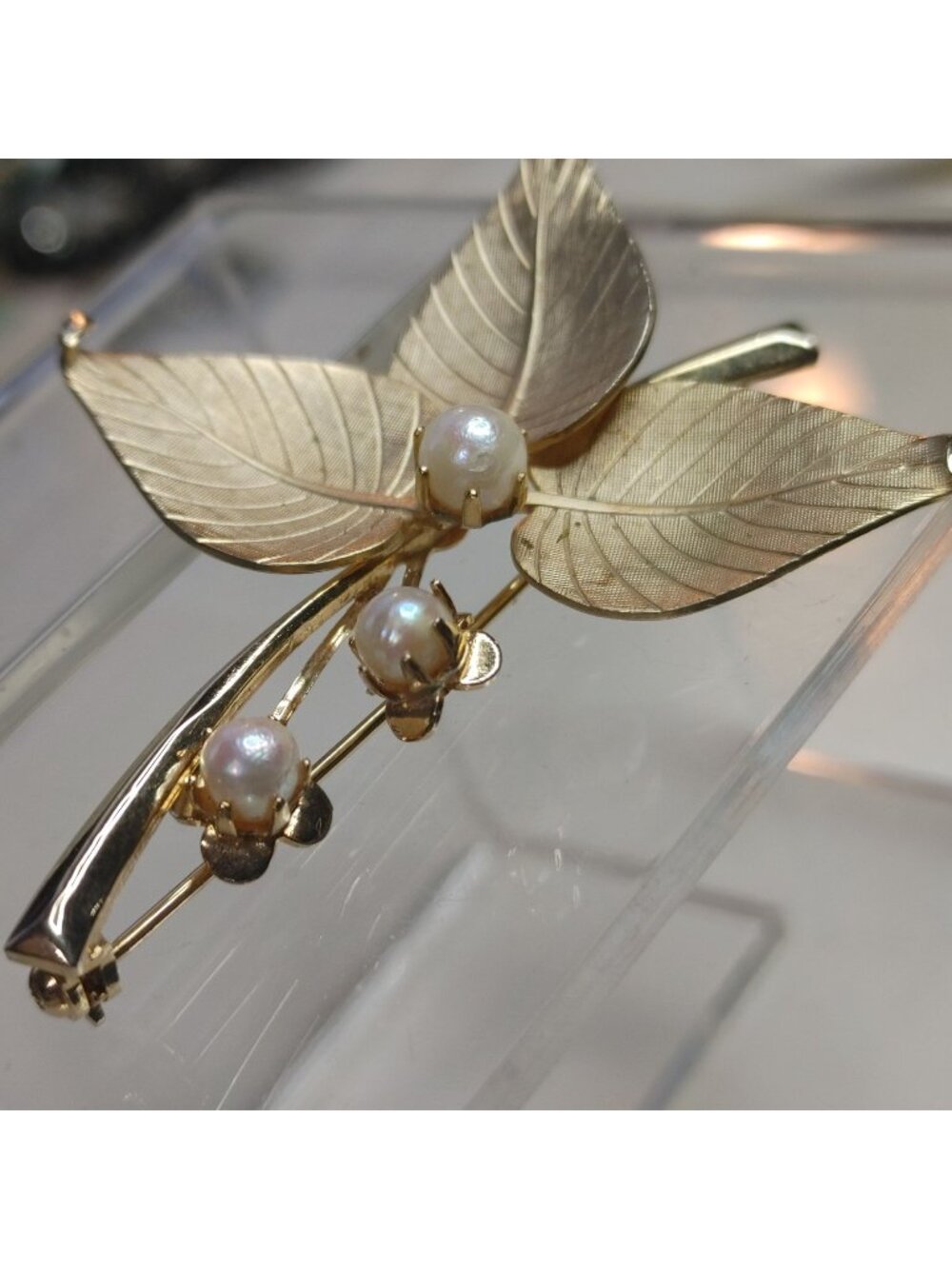 Floral Ribbed Leaves Pearl Glow Brooch Pin Curved Stem Gold Tone Vintage MCM